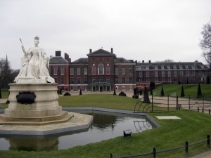 Facing Kensington Palace.